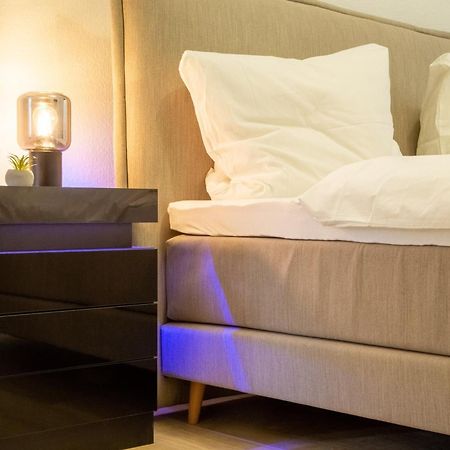 Massagesessel, King-Sized Bed, Billardtisch, 2 Couches Lejlighed Berlin Eksteriør billede