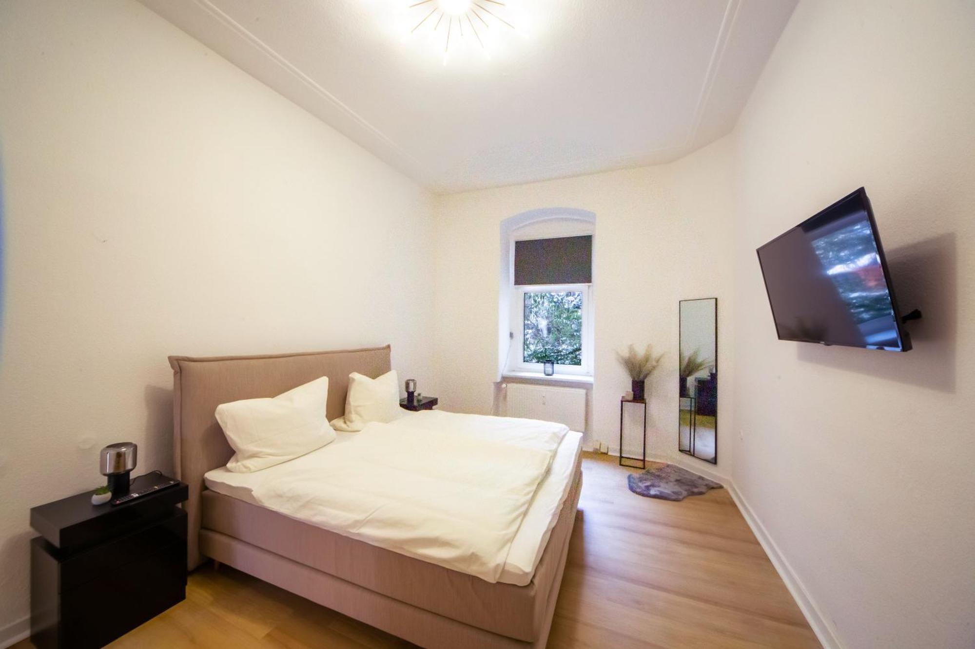 Massagesessel, King-Sized Bed, Billardtisch, 2 Couches Lejlighed Berlin Eksteriør billede