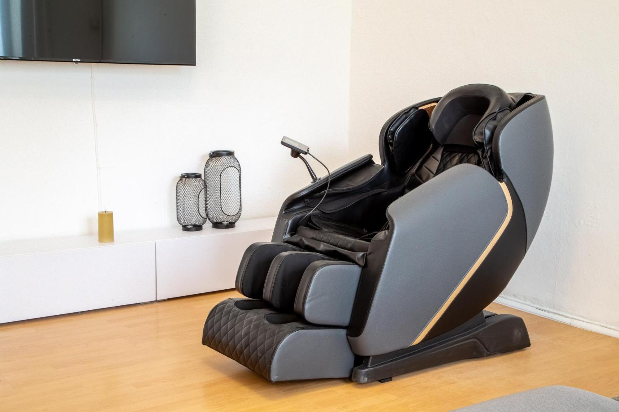 Massagesessel, King-Sized Bed, Billardtisch, 2 Couches Lejlighed Berlin Eksteriør billede