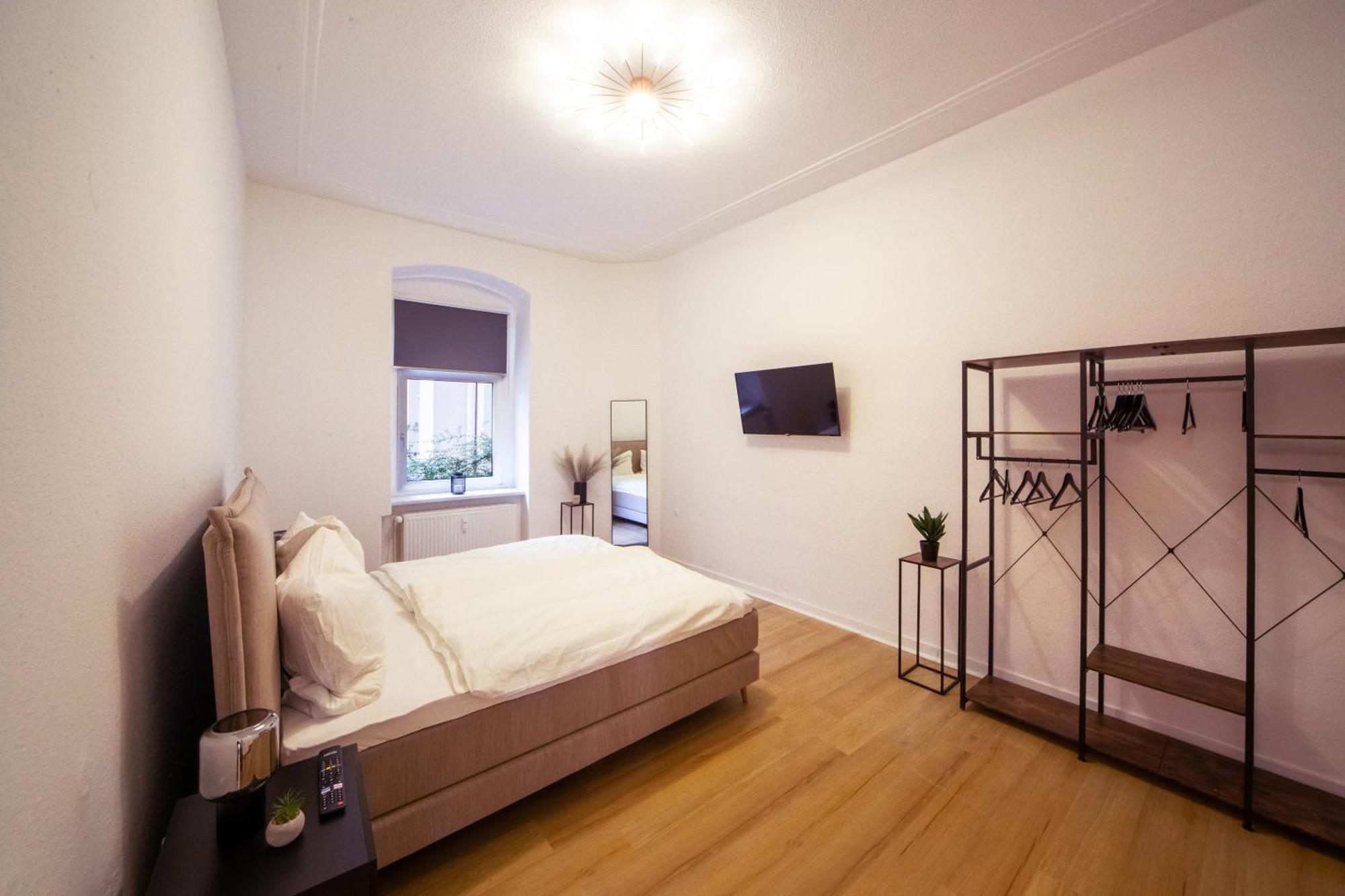 Massagesessel, King-Sized Bed, Billardtisch, 2 Couches Lejlighed Berlin Eksteriør billede
