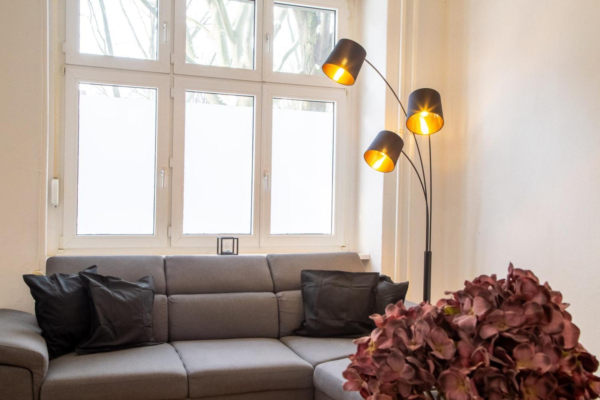 Massagesessel, King-Sized Bed, Billardtisch, 2 Couches Lejlighed Berlin Eksteriør billede