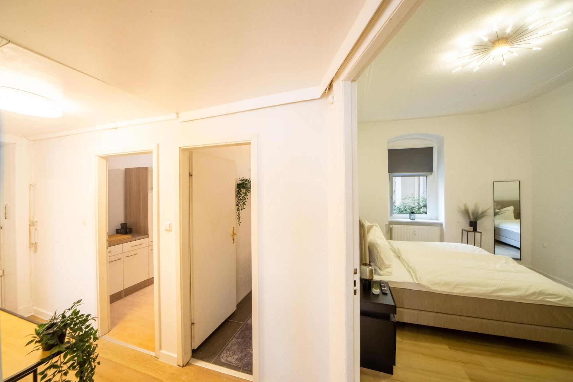 Massagesessel, King-Sized Bed, Billardtisch, 2 Couches Lejlighed Berlin Eksteriør billede
