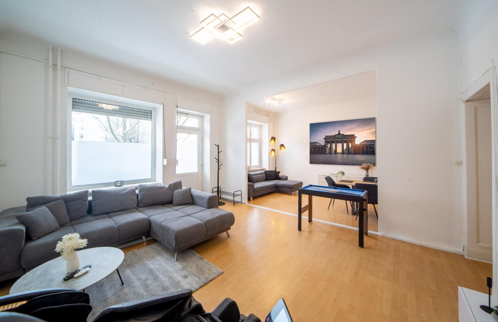Massagesessel, King-Sized Bed, Billardtisch, 2 Couches Lejlighed Berlin Eksteriør billede