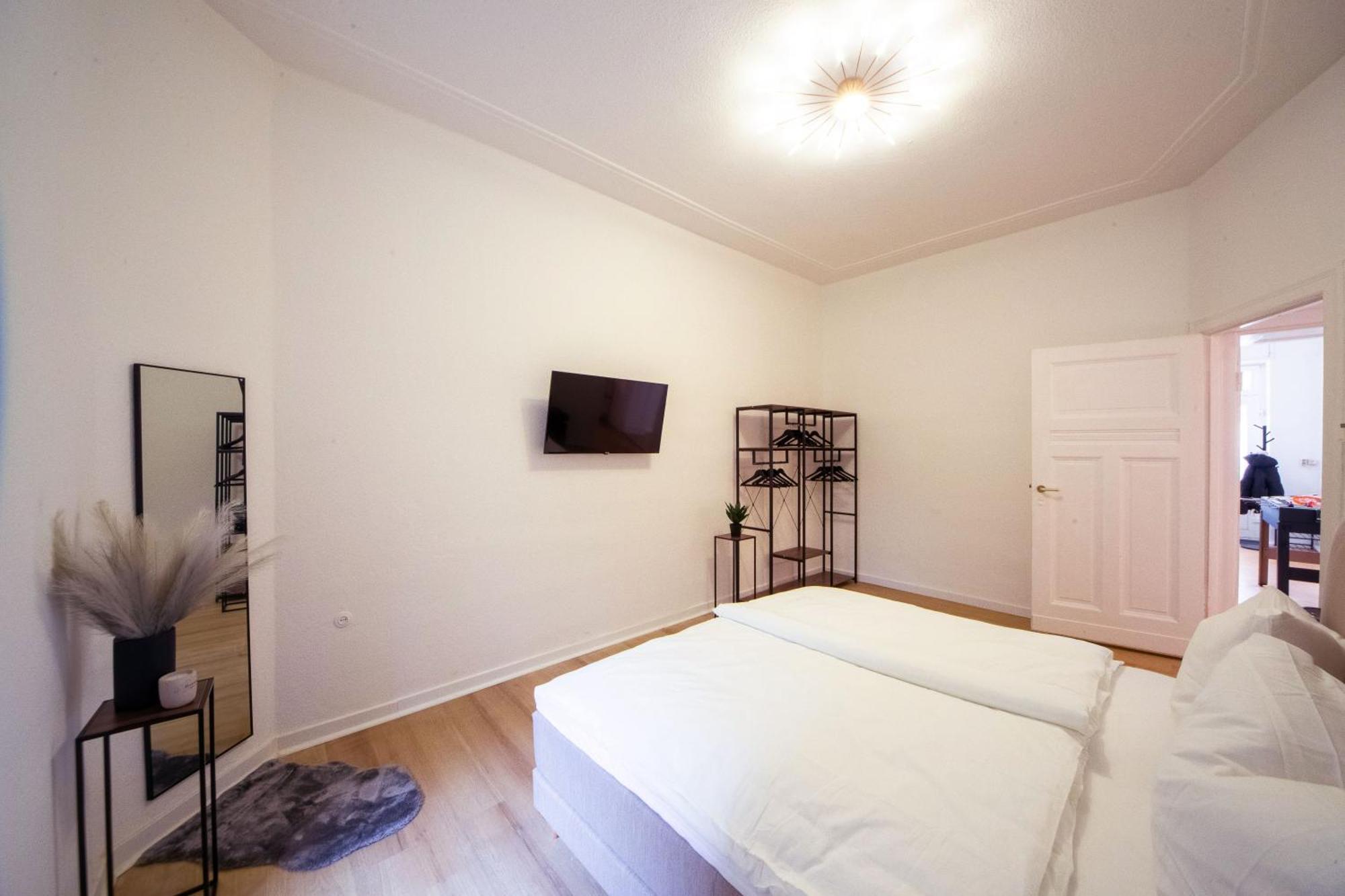 Massagesessel, King-Sized Bed, Billardtisch, 2 Couches Lejlighed Berlin Eksteriør billede