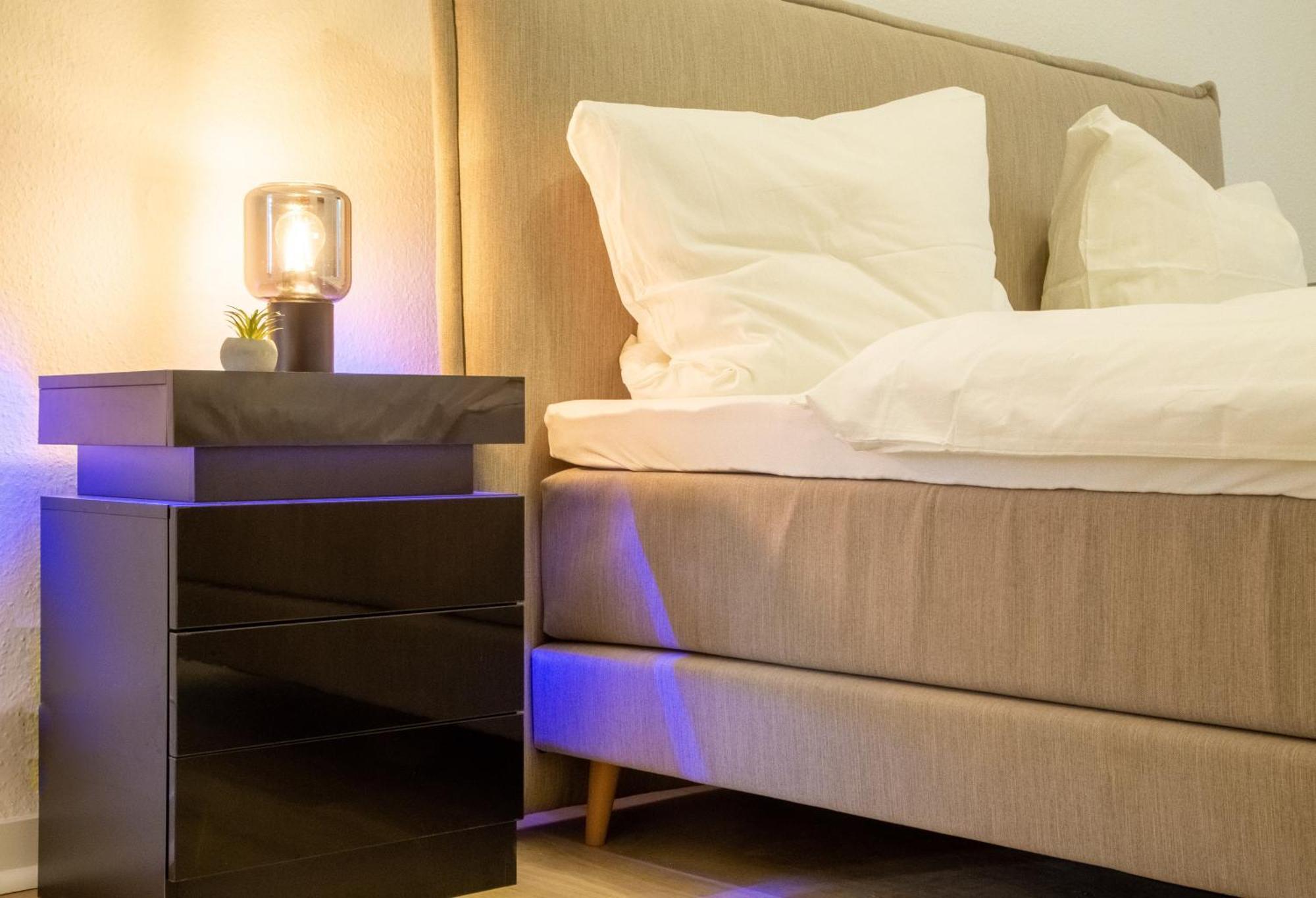 Massagesessel, King-Sized Bed, Billardtisch, 2 Couches Lejlighed Berlin Eksteriør billede