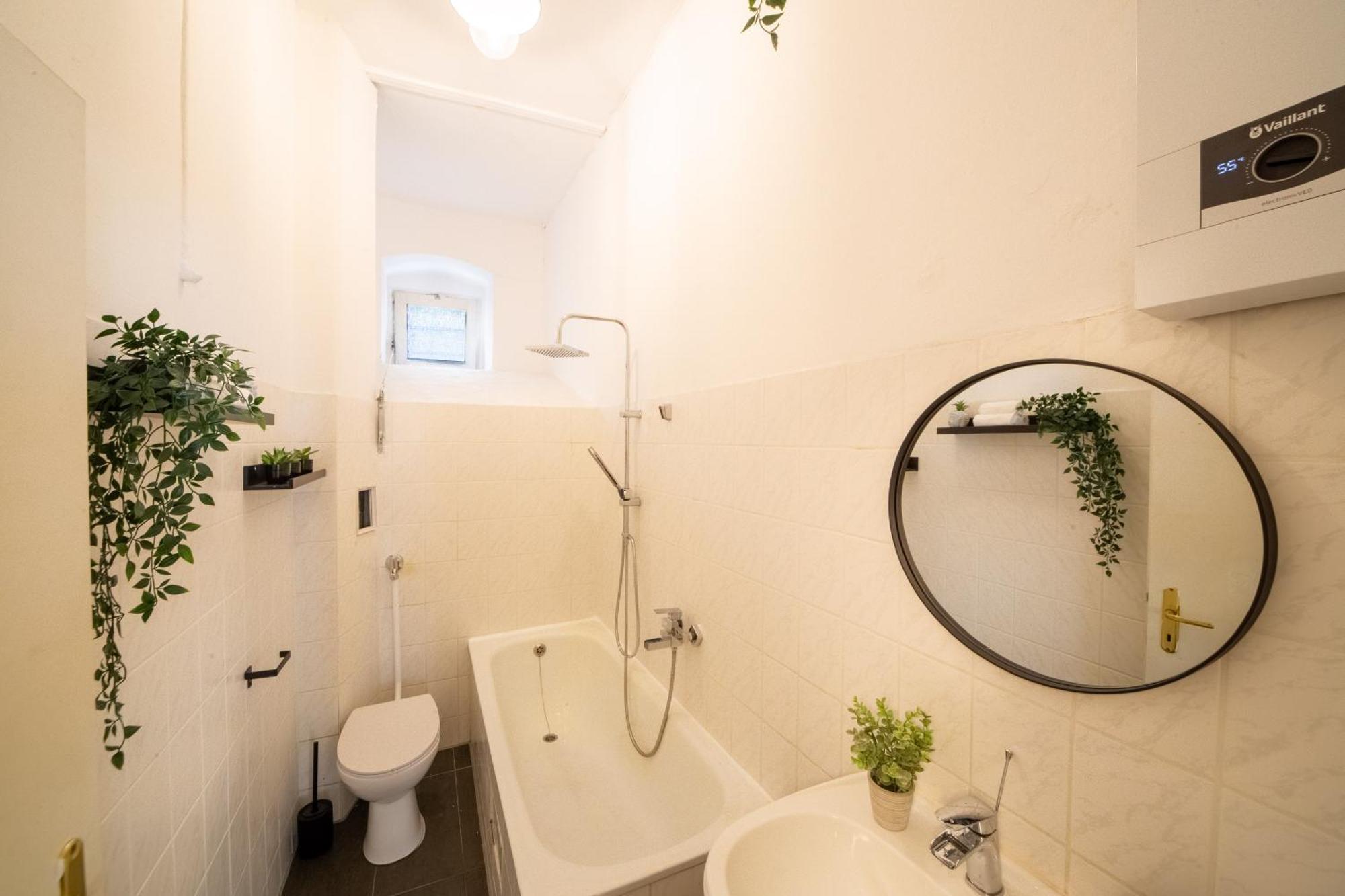 Massagesessel, King-Sized Bed, Billardtisch, 2 Couches Lejlighed Berlin Eksteriør billede