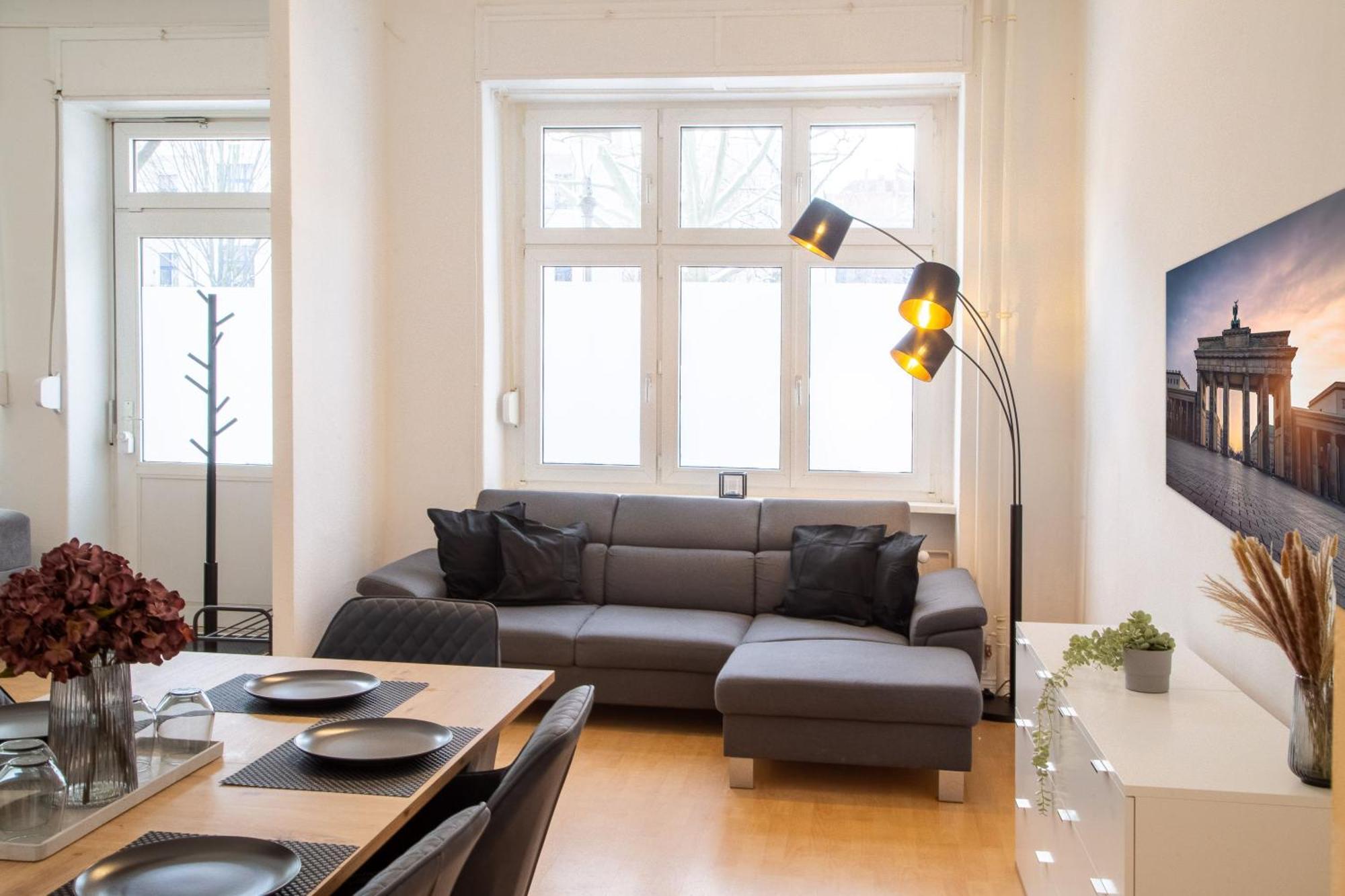 Massagesessel, King-Sized Bed, Billardtisch, 2 Couches Lejlighed Berlin Eksteriør billede